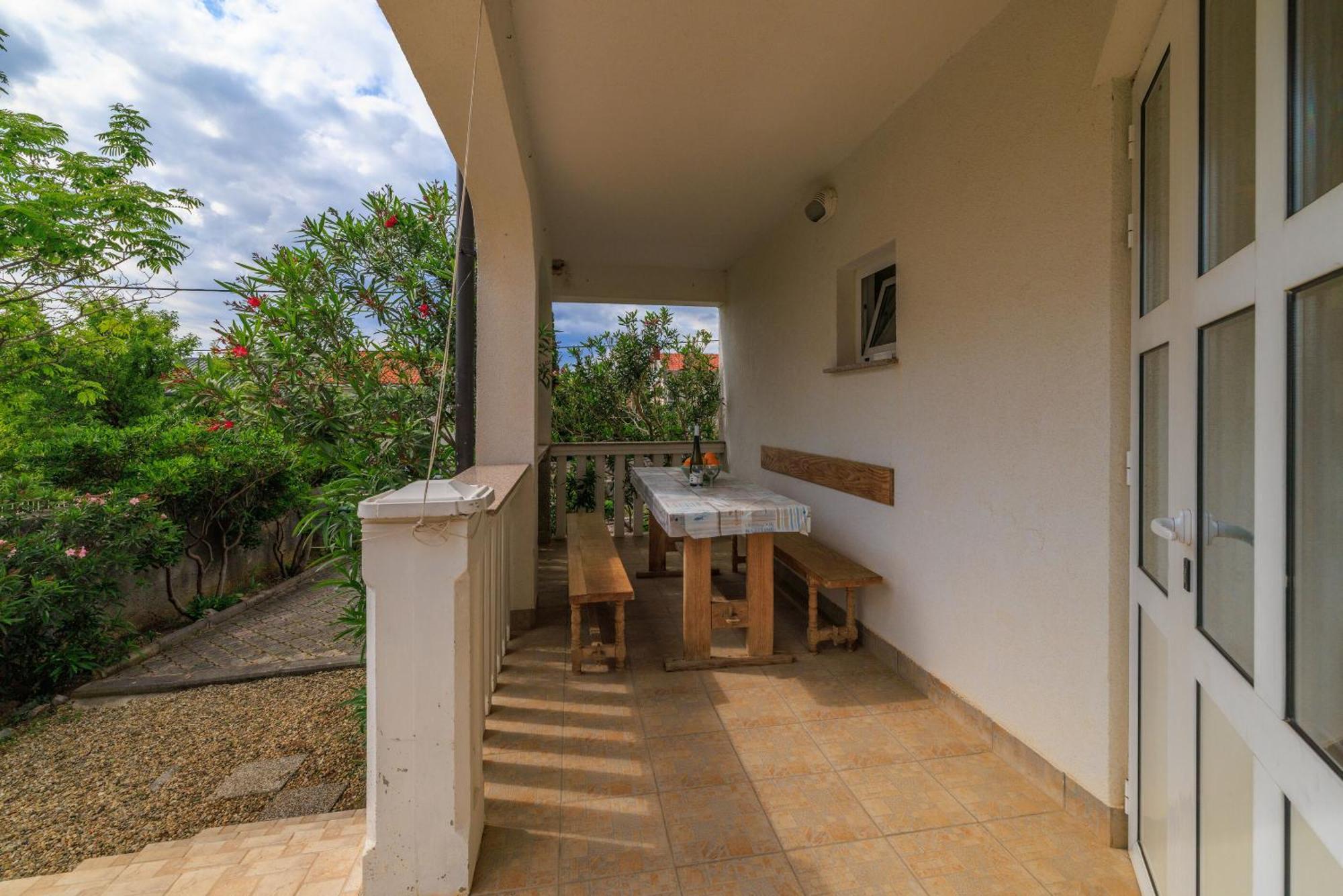Apartments Mirela Karlobag Exterior photo